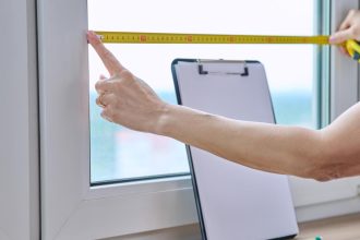 Comment comparer plusieurs devis de fenêtres à Coignières